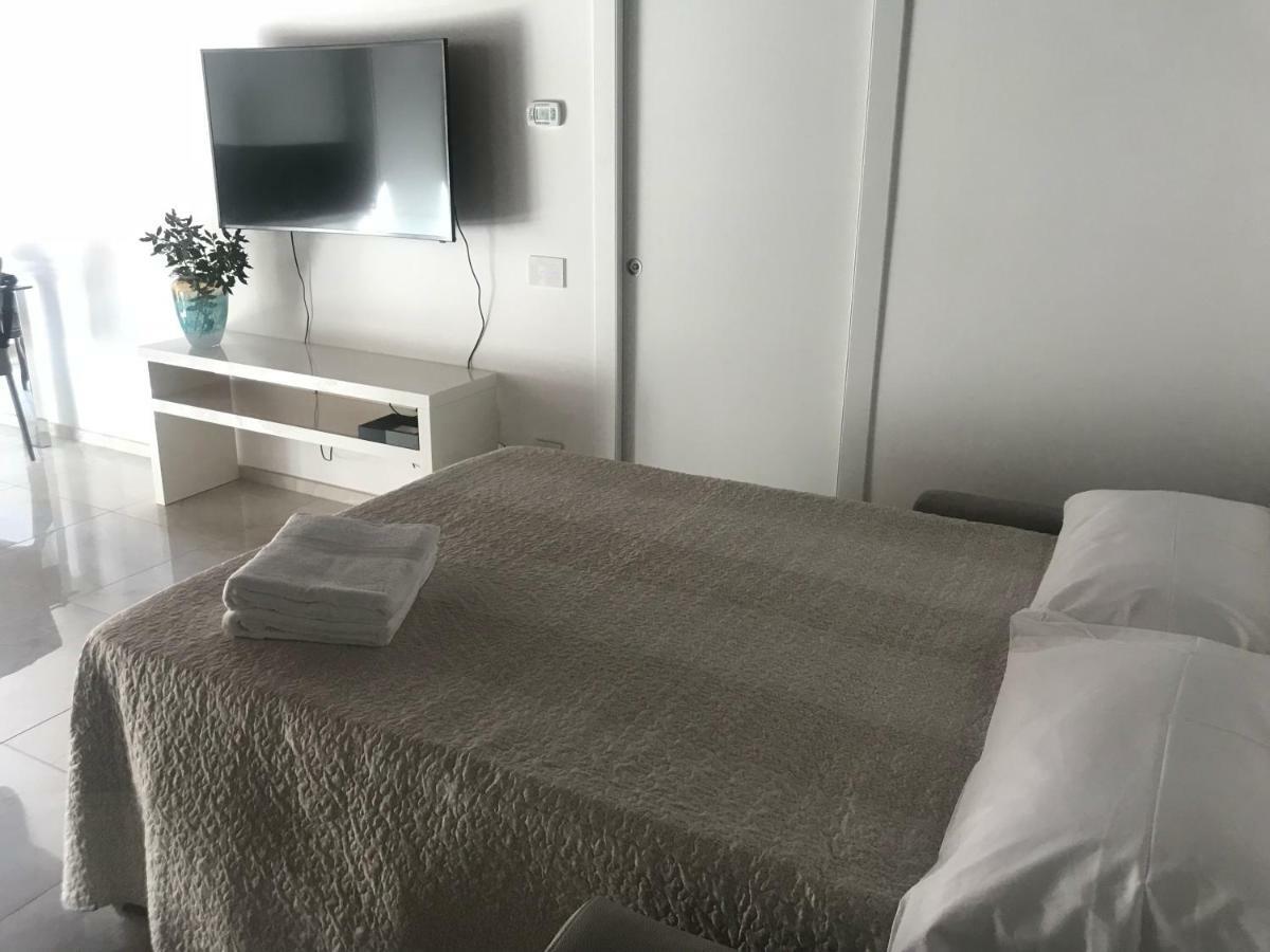 Moderno Affaccio Su Via Mazzini Lägenhet Ferrara Exteriör bild