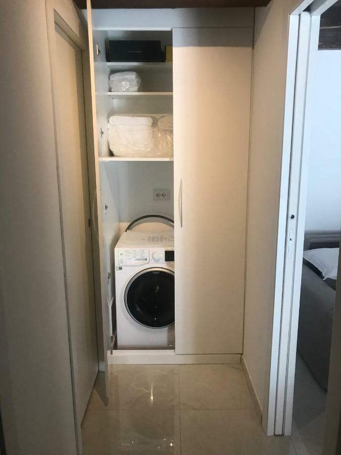Moderno Affaccio Su Via Mazzini Lägenhet Ferrara Exteriör bild