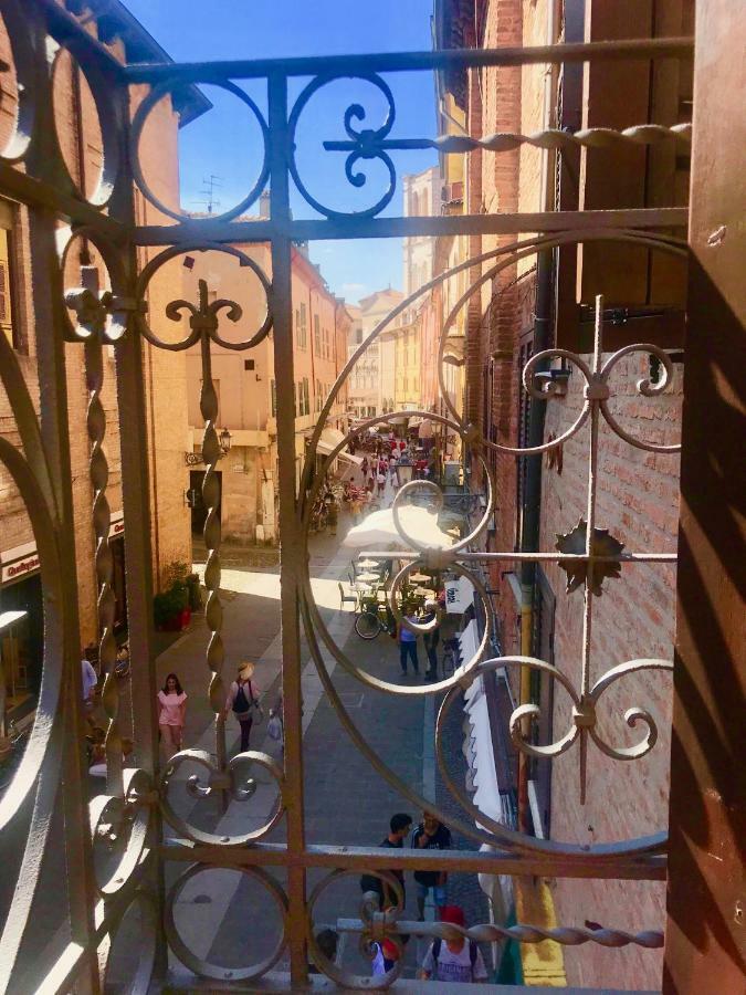 Moderno Affaccio Su Via Mazzini Lägenhet Ferrara Exteriör bild