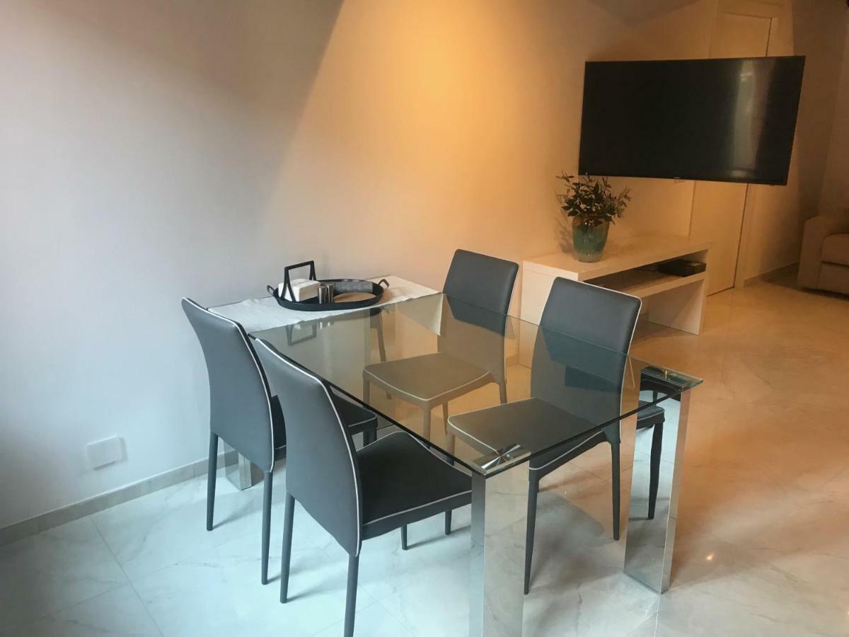 Moderno Affaccio Su Via Mazzini Lägenhet Ferrara Exteriör bild