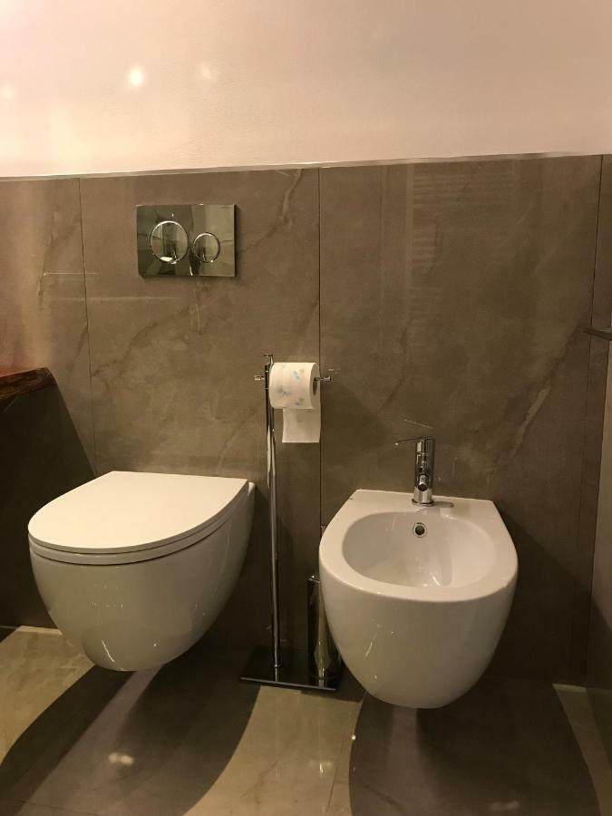 Moderno Affaccio Su Via Mazzini Lägenhet Ferrara Exteriör bild