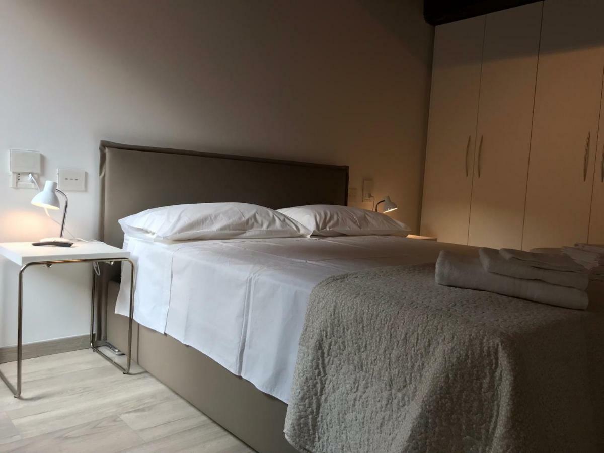 Moderno Affaccio Su Via Mazzini Lägenhet Ferrara Exteriör bild