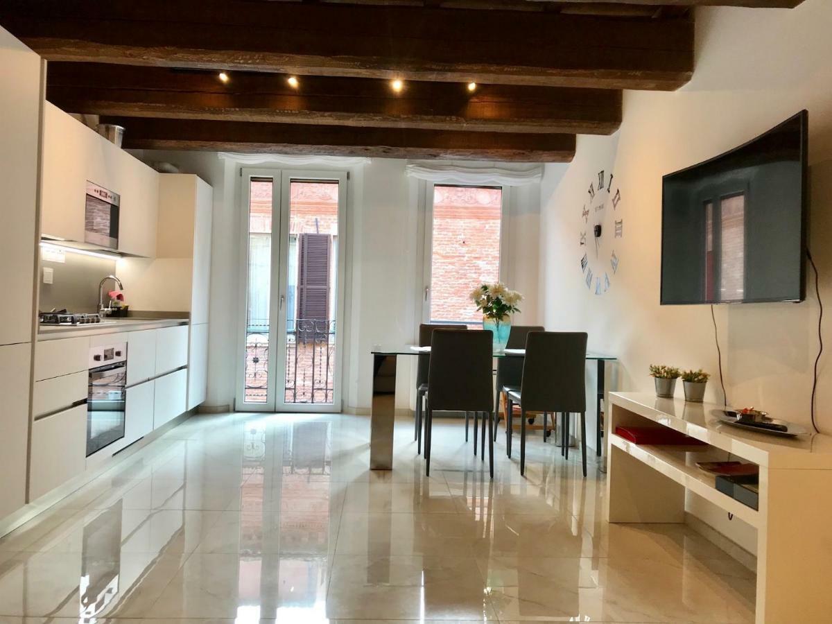 Moderno Affaccio Su Via Mazzini Lägenhet Ferrara Exteriör bild